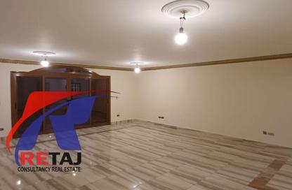 شقة - 3 غرف نوم - 2 حمامات للبيع في شارع الدكتور محمود حب الله - المنطقة الثامنة - مدينة نصر - القاهرة