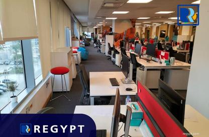 طابق كامل - استوديو - 3 حمامات للايجار في كايرو فيستيفال سيتى - المستثمرين الشمالية - مدينة القاهرة الجديدة - القاهرة