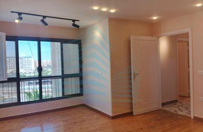 Apartment - 2 Bedrooms - 1 Bathroom for rent in Garden City Smouha St. - Smouha - Hay Sharq - Alexandria
