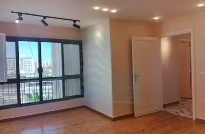 Apartment - 2 Bedrooms - 1 Bathroom for rent in Garden City Smouha St. - Smouha - Hay Sharq - Alexandria