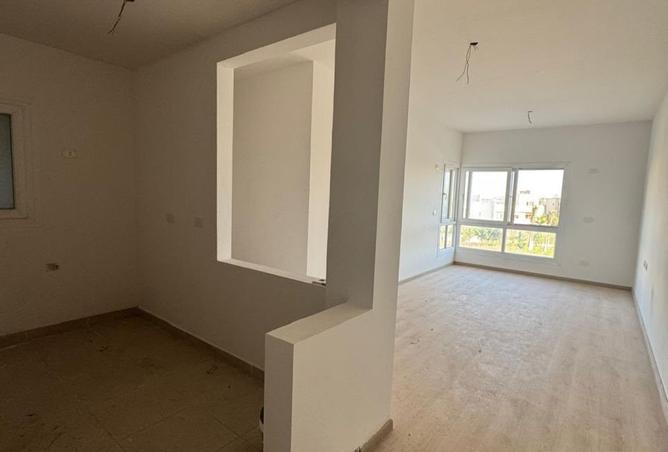 98831386 - Property Image 2
