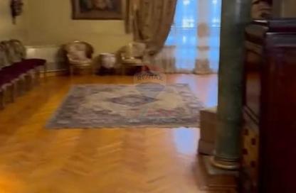 شقة - 3 غرف نوم - 2 حمامات للبيع في شارع مصدق - الدقي - الجيزة شقة - 3 غرف نوم - 2 حمامات للبيع في شارع مصدق - الدقي - الجيزة