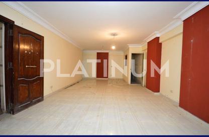 Clinic - 2 Bedrooms - 1 Bathroom for sale in Al Dir St. - Sidi Gaber - Hay Sharq - Alexandria