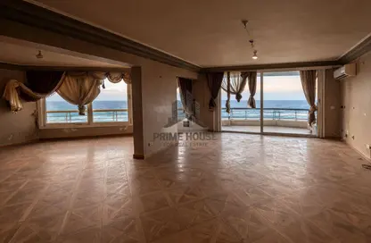 شقة - 4 غرف نوم - 3 حمامات للبيع في طريق الجيش - رشدي - حي شرق - الاسكندرية