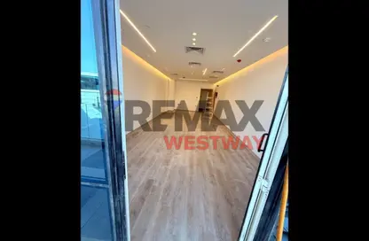 Office Space - 2 Bedrooms - 1 Bathroom for rent in Centrada Plaza - Juhayna Square - 6 October City - Giza