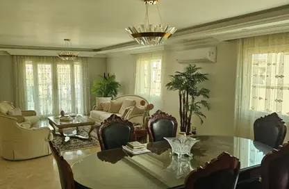 طابق كامل - 4 غرف نوم - 3 حمامات للبيع في شارع الشويفات - الحي الاول - التجمع الخامس - مدينة القاهرة الجديدة - القاهرة