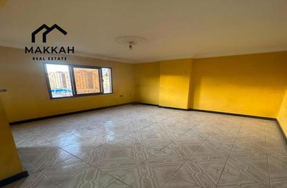Apartment - 2 Bedrooms - 1 Bathroom for rent in Salah Salem St. - Roxy - Heliopolis - Masr El Gedida - Cairo