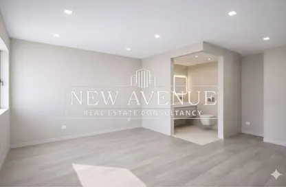 Clinic - 3 Bedrooms - 1 Bathroom for rent in Ismailia Desert Road - El Nozha El Gadida - El Nozha - Cairo