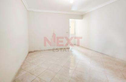 Apartment - 3 Bedrooms - 3 Bathrooms for rent in Mohamed Fawzy Moaz St. - Smouha - Hay Sharq - Alexandria
