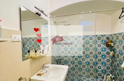 Apartment - 2 Bedrooms - 1 Bathroom for rent in Ahmed Heshmat St. - Zamalek - Cairo