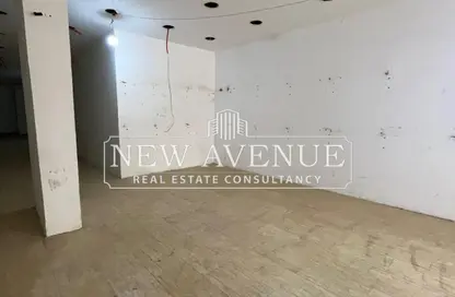 محل تجاري - استوديو - 1 حمام للبيع في شارع مصطفي النحاس - المنطقة السادسة - مدينة نصر - القاهرة