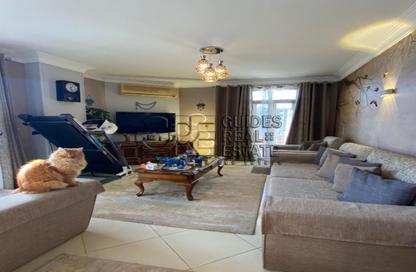 Apartment - 3 Bedrooms - 2 Bathrooms for sale in El Laselky St. - Hay El Maadi - Cairo