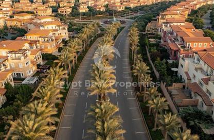 Townhouse - 3 Bedrooms - 4 Bathrooms for sale in Hyde Park Central - The 6th Settlement - New Cairo City - Cairo