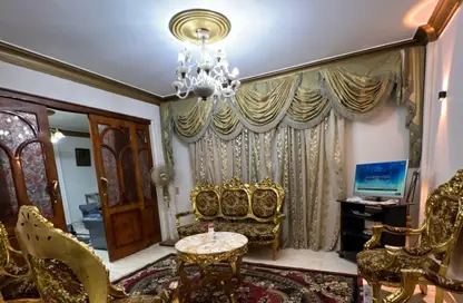 Apartment - 3 Bedrooms - 2 Bathrooms for sale in Sakaliya St. - 6th Zone - Nasr City - Cairo