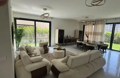 فيلا - 3 غرف نوم - 5 حمامات للايجار في كمبوند البروج - كمبوندات الشروق - مدينة الشروق - القاهرة