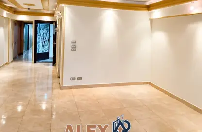 Apartment - 3 Bedrooms - 2 Bathrooms for rent in Ismail Al Fangary St. - Camp Chezar - Hay Wasat - Alexandria