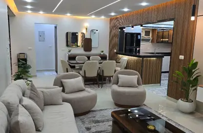 شقة - 3 غرف نوم - 3 حمامات للايجار في شارع احمد فخري - المنطقة السادسة - مدينة نصر - القاهرة