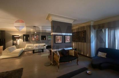 Apartment - 4 Bedrooms - 3 Bathrooms for sale in Zamalek - Cairo