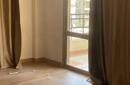 Apartment - 3 Bedrooms - 2 Bathrooms for rent in Zaker Hussein St. - Al Hadiqah Al Dawliyah - 7th District - Nasr City - Cairo