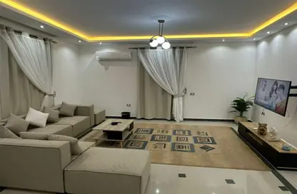 Apartment - 3 Bedrooms - 2 Bathrooms for rent in Doctor Yassin Abdel Ghaffar St. - Area C - Ganoob El Acadimia - New Cairo City - Cairo Apartment - 3 Bedrooms - 2 Bathrooms for rent in Doctor Yassin Abdel Ghaffar St. - Area C - Ganoob El Acadimia - New Cairo City - Cairo