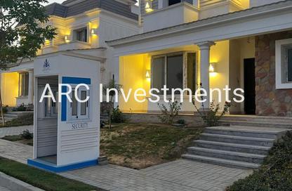 Villa - 4 Bedrooms - 2 Bathrooms for sale in Mountain View iCity - 5th Settlement Compounds - The 5th Settlement - New Cairo City - Cairo