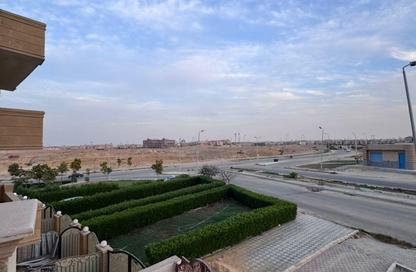Apartment - 3 Bedrooms - 3 Bathrooms for sale in 5th Neighborhood - 3rd District East - Shorouk City - Cairo