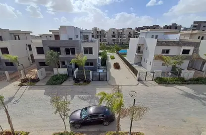 Villa - 4 Bedrooms - 3 Bathrooms for sale in Sun Capital - Fayoum Desert road - 6 October City - Giza