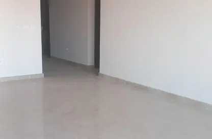 عيادة - غرفة نوم - 2 حمامات للايجار في روضة زايد - الحي الثاني عشر - الشيخ زايد - الجيزة