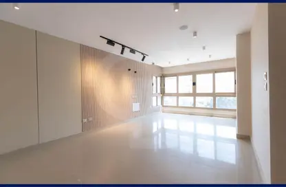 مساحات مكتبية - 8 غرف نوم - 3 حمامات للبيع في ميدان فيكتور عمانوئيل - سموحة - حي شرق - الاسكندرية