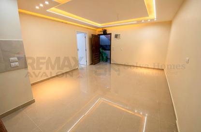 Apartment - 2 Bedrooms - 1 Bathroom for sale in Al Lakhmi St. - Sporting - Hay Sharq - Alexandria