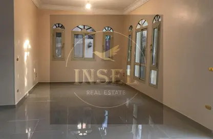 شقة - 3 غرف نوم - 2 حمامات للايجار في محور العروبة - المنطقة أ - حى جنوب الاكايمية - مدينة القاهرة الجديدة - القاهرة