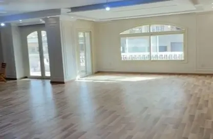 شقة - 3 غرف نوم - 3 حمامات للبيع في شارع هشام لبيب - المنطقة الثامنة - مدينة نصر - القاهرة