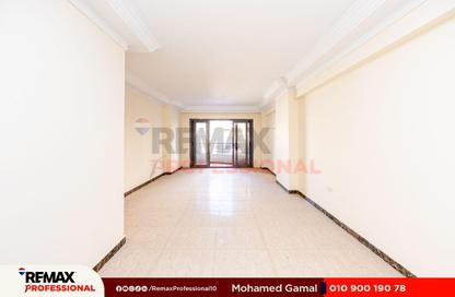 Apartment - 3 Bedrooms - 3 Bathrooms for sale in Al Geish Road - Laurent - Hay Sharq - Alexandria