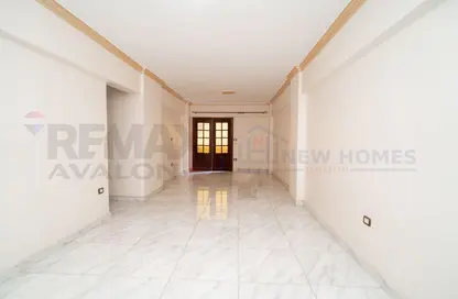 شقة - 3 غرف نوم - 1 حمام للبيع في شارع جميلة بو حريد - السيوف - حي اول المنتزة - الاسكندرية