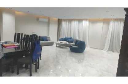 شقة - 3 غرف نوم - 2 حمامات للبيع في شارع الدكتور حسن الشريف - المنطقة الثامنة - مدينة نصر - القاهرة