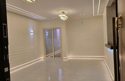 Apartment - 3 Bedrooms - 2 Bathrooms for sale in Village West - Sheikh Zayed Compounds - Sheikh Zayed City - Giza