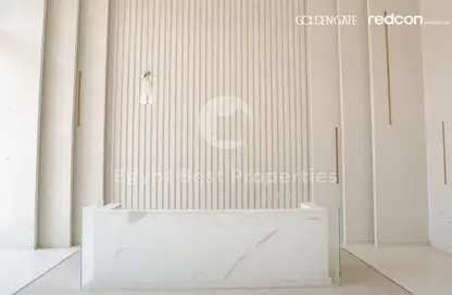 عيادة - غرفة نوم - 1 حمام للبيع في جولدن جيت - شارع التسعين الجنوبي - التجمع الخامس - مدينة القاهرة الجديدة - القاهرة