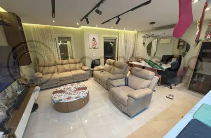 Apartment - 2 Bedrooms - 2 Bathrooms for sale in Stone Residence - 5th Settlement Compounds - The 5th Settlement - New Cairo City - Cairo