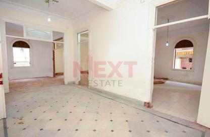 Apartment - 4 Bedrooms - 1 Bathroom for sale in Al Aashi St. - Sporting - Hay Sharq - Alexandria