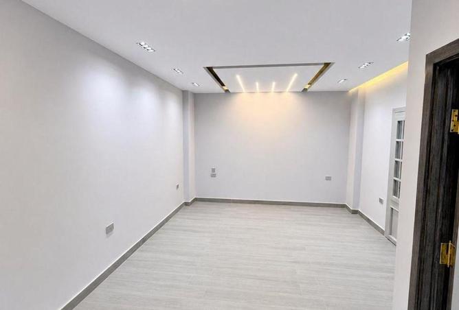 70102032 - Property Image 2