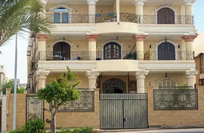 Apartment - 3 Bedrooms - 2 Bathrooms for sale in 2nd Neighborhood - 2nd District East - Shorouk City - Cairo