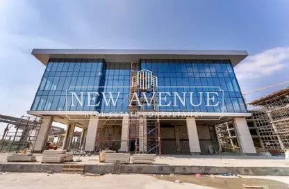 Retail - Studio - 2 Bathrooms for sale in Golden Gate - South Teseen St. - The 5th Settlement - New Cairo City - Cairo