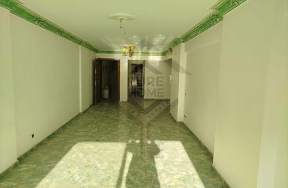 Apartment - 3 Bedrooms - 2 Bathrooms for sale in Al Nasr St. - Smouha - Hay Sharq - Alexandria