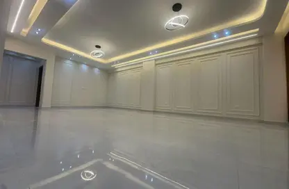 شقة - 3 غرف نوم - 2 حمامات للبيع في حدائق المهندسين - الحي الرابع - الشيخ زايد - الجيزة