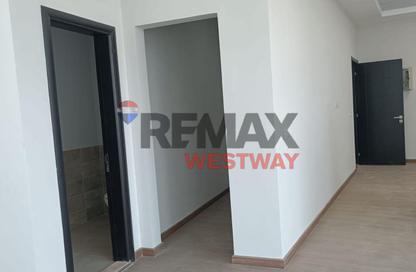 Office Space - Studio - 1 Bathroom for rent in Centrada Plaza - Juhayna Square - 6 October City - Giza