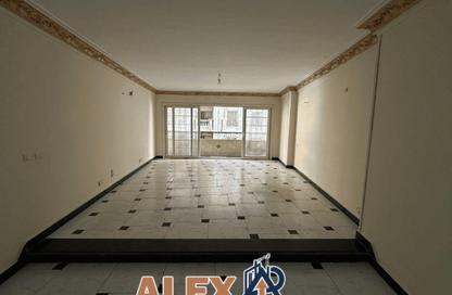 Apartment - 3 Bedrooms - 2 Bathrooms for rent in Smouha Square - Smouha - Hay Sharq - Alexandria Apartment - 3 Bedrooms - 2 Bathrooms for rent in Smouha Square - Smouha - Hay Sharq - Alexandria