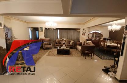 Apartment - 3 Bedrooms - 2 Bathrooms for sale in Abd El Moaty Khalil St. - El Hegaz Square - El Nozha - Cairo