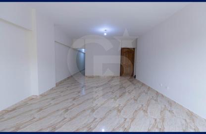 Apartment - 3 Bedrooms - 1 Bathroom for sale in Mostafa Kamel St. - Abu Qir - Hay Than El Montazah - Alexandria