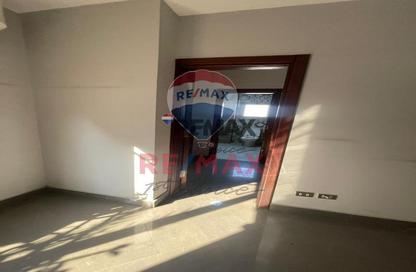 شقة - 4 غرف نوم - 5 حمامات للبيع في شارع سوريا - المهندسين - الجيزة