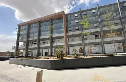 Shop - Studio - 1 Bathroom for sale in Three Sixty - 5th Settlement Compounds - The 5th Settlement - New Cairo City - Cairo